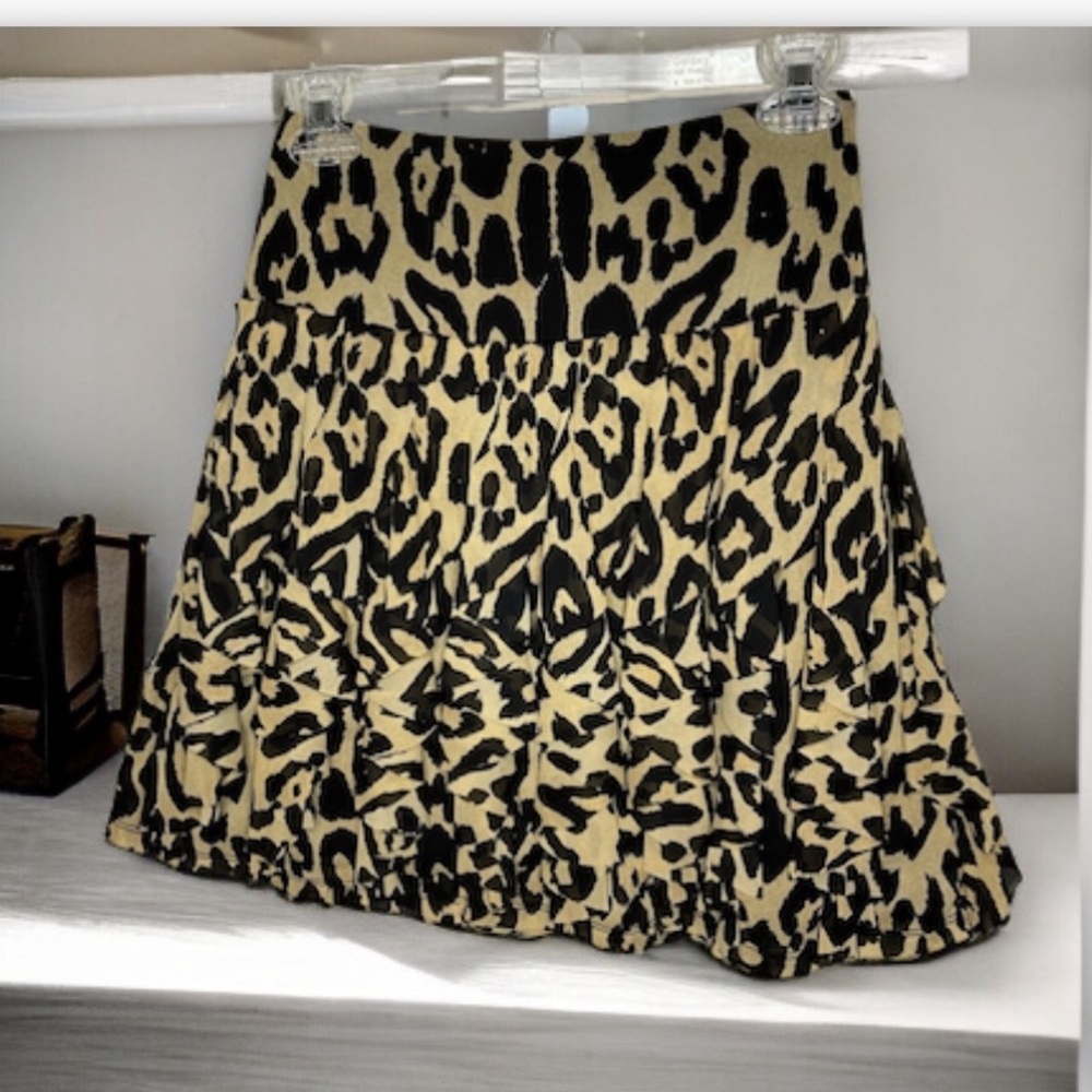 INC. SKIRT - GREAT CONDITION FLIRTY & FUN 18” LENGTH